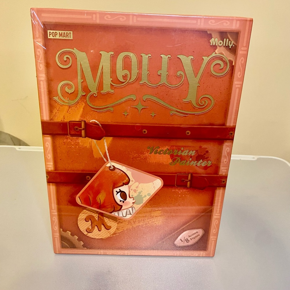 Pop Mart Molly Victorian Painter Figure | 1/8 Scale